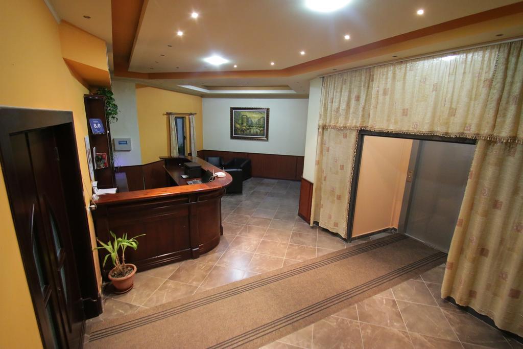 Hotel Verzaci Rinas Luaran gambar