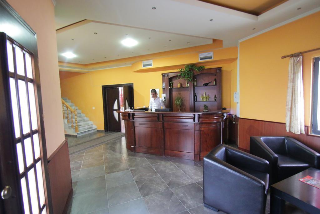 Hotel Verzaci Rinas Luaran gambar