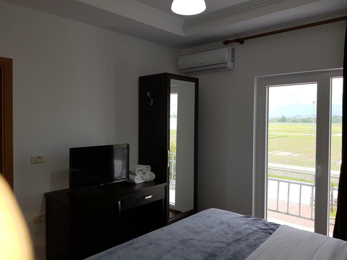 Hotel Verzaci Rinas Luaran gambar